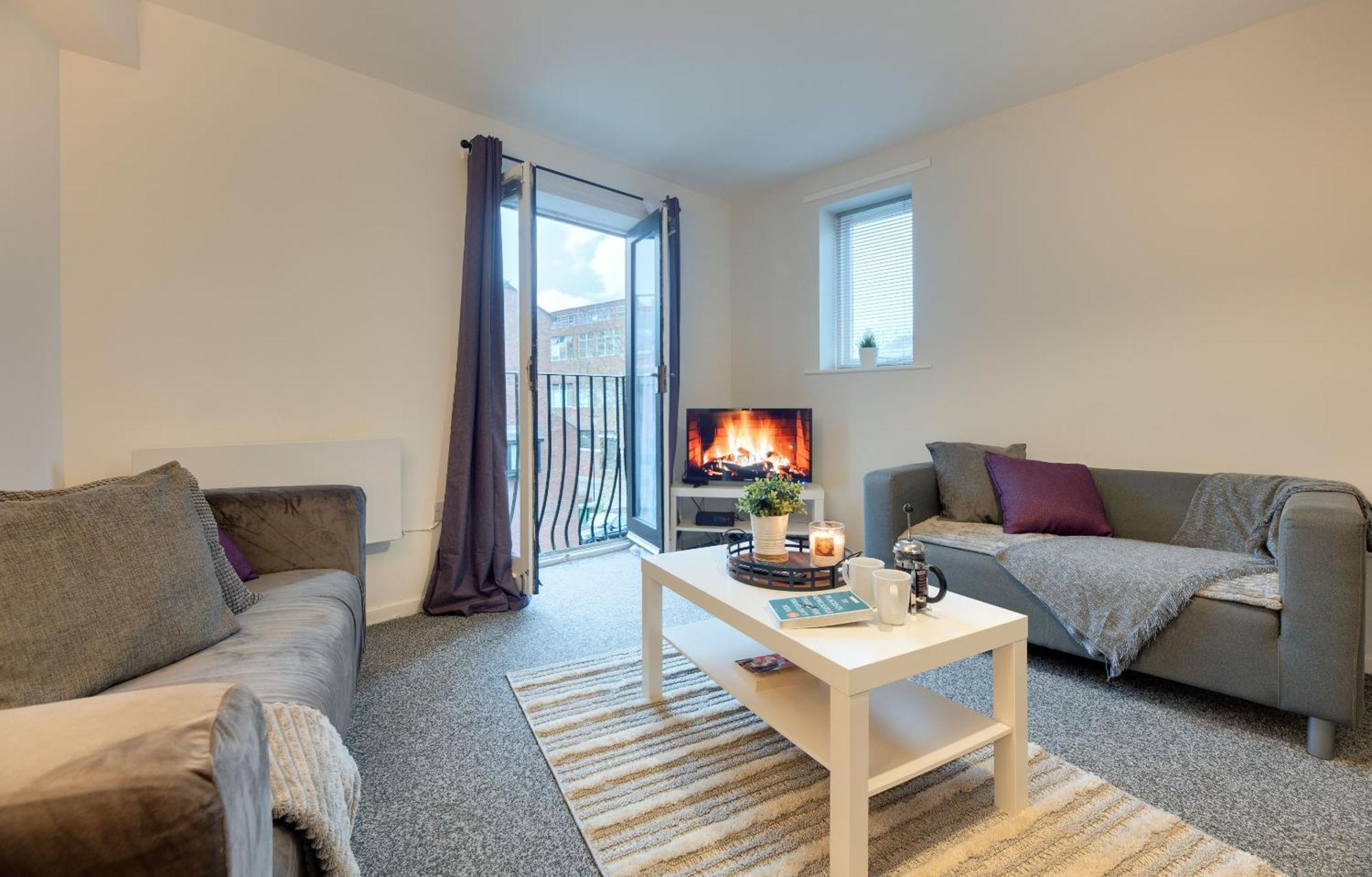 3 Bedroom Centre With Free Parking, Medieval Area Apartment