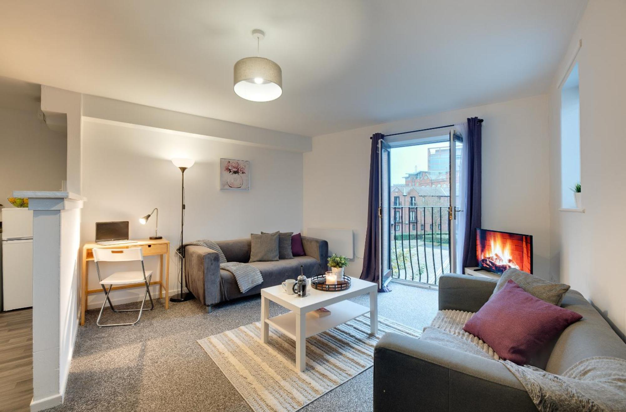 3 Bedroom Centre With Free Parking, Medieval Area