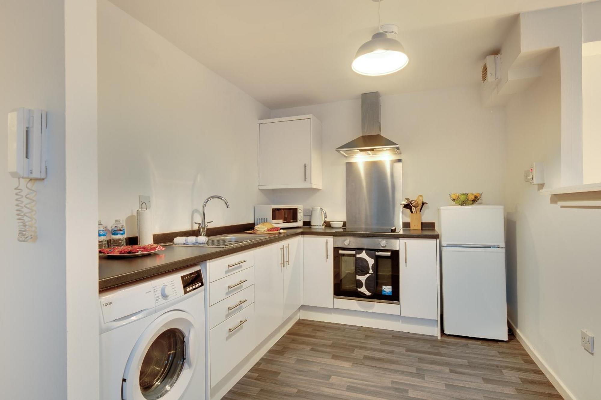 3 Bedroom Centre With Free Parking, Medieval Area Apartamento